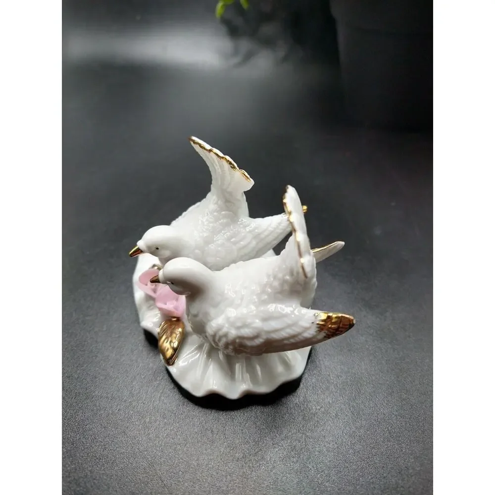 Lefton Fine China Turtle Doves Figurine 06303 Hand Painted Gold Tip 1987 Japan